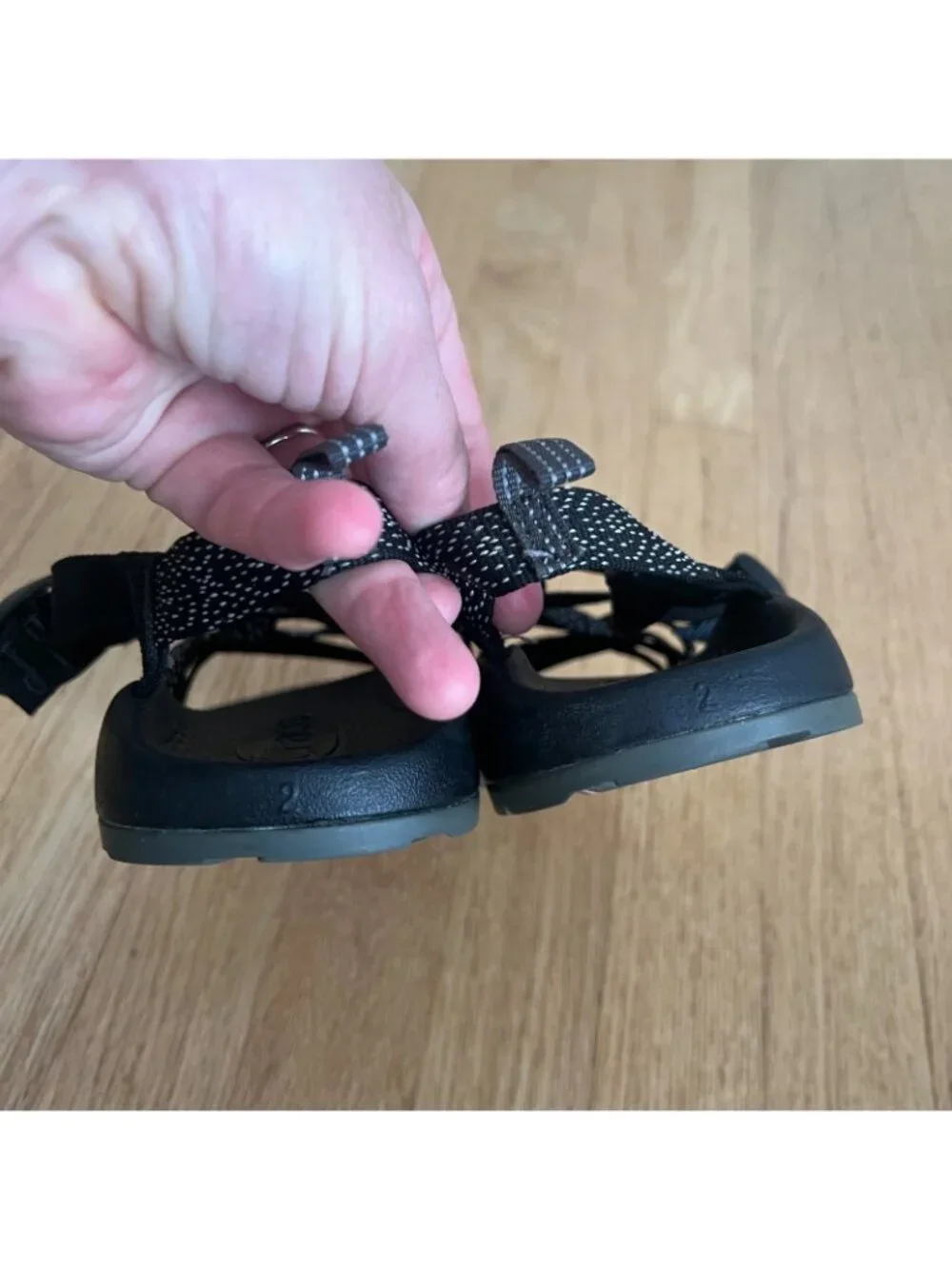 Chaco ZX1 Black Strappy Hiking Sandals Kid/Youth Size 2